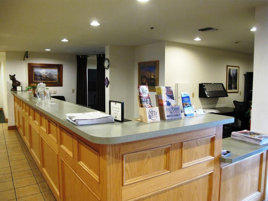 Sugarloaf Mountain Motel Bend Buitenkant foto